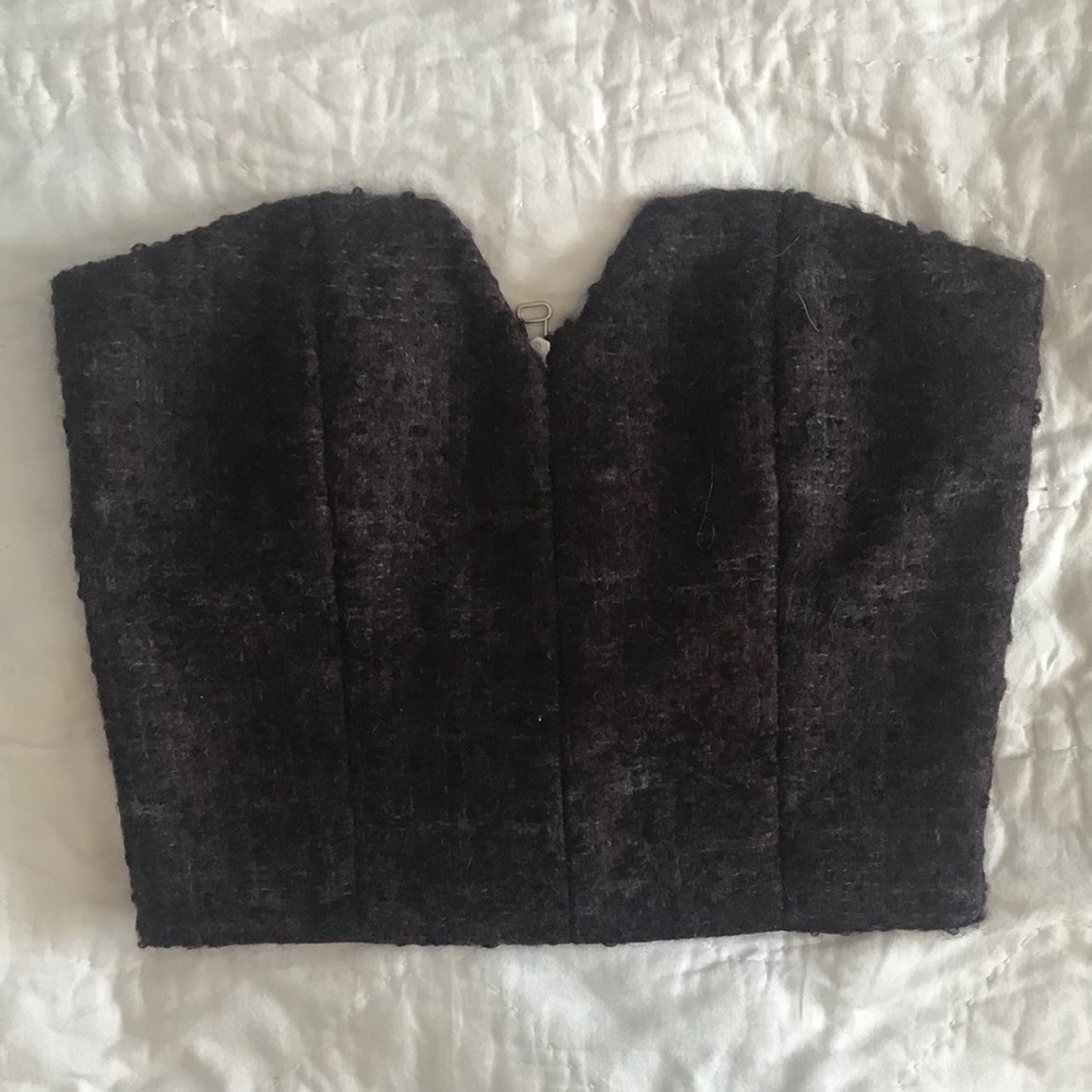 CONTRARIAN NY woven crop top.